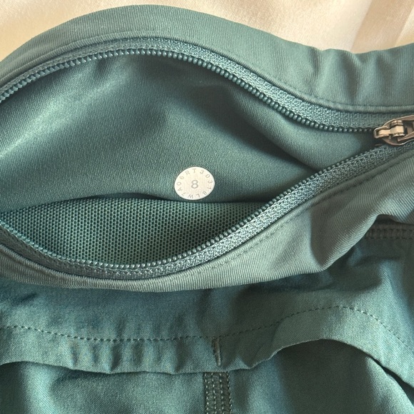 Lululemon Speed Up Teal Shorts size 8 - Picture 3 of 3